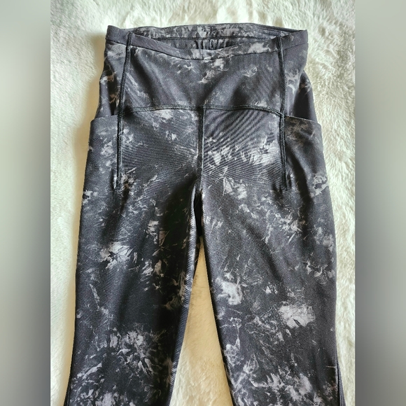 Lululemon Swift Speed High-rise Tights 28". Size 2 - Picture 11 of 16